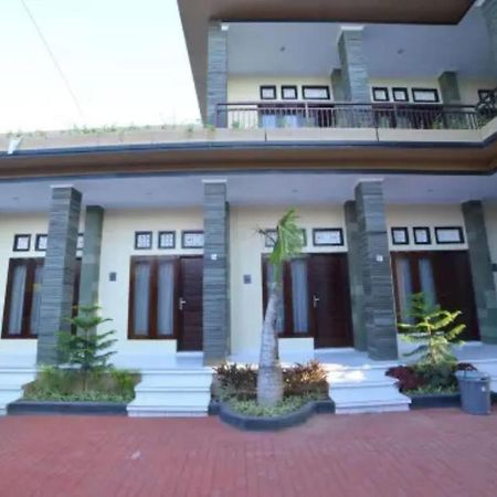 Oyo Flagship 91237 Ratu Guest House Kedunganan Eksteriør bilde