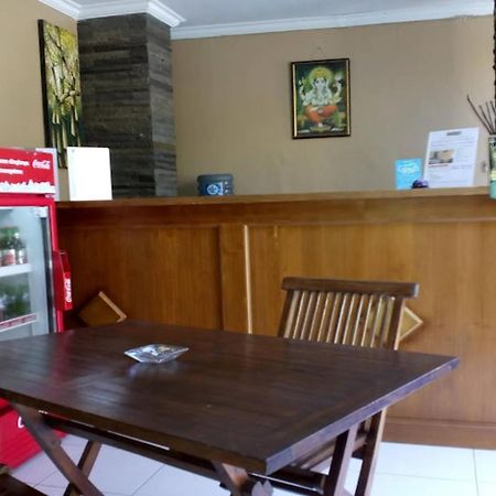 Oyo Flagship 91237 Ratu Guest House Kedunganan Eksteriør bilde