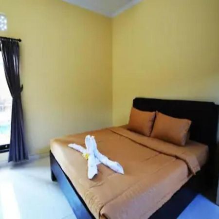 Oyo Flagship 91237 Ratu Guest House Kedunganan Eksteriør bilde