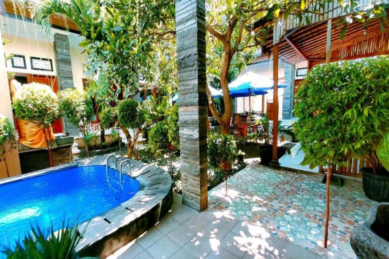 Oyo Flagship 91237 Ratu Guest House Kedunganan Eksteriør bilde